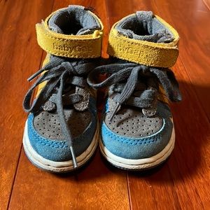 Baby Gap shoes size toddler 5